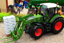 Load image into Gallery viewer, UH6448 Universal Hobbies Fendt 514 Vario Tractor with Front Loader, Agromais Seed Bags &amp; Pallet Ltd Edition