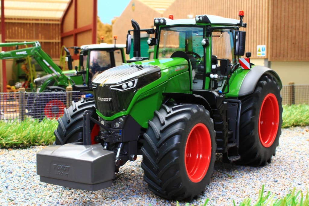W7349 WIKING FENDT 1050 VARIO TRACTOR SPECIAL OFFER – Brushwood Toys