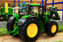 Load image into Gallery viewer, W7836 Wiking John Deere 6250R Tractor Tractors And Machinery (1:32 Scale)