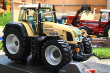 Load image into Gallery viewer, WE2061 WEISE FENDT FAVORIT 926 GEN 2 VARIO STOTZ 4WD TRACTOR