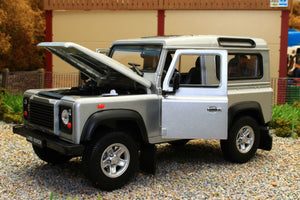 WEL22498S Welly 1:24 Scale Land Rover Defender 90 County in Silver