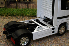 Load image into Gallery viewer, WEL32280W WELLY MERCEDES ACTROS 4X2 LORRY IN WHITE