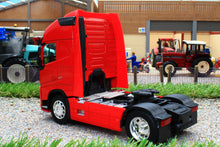 Load image into Gallery viewer, WEL3260SR WELLY 132 SCALE VOLVO FH 4X2 LORRY IN RED