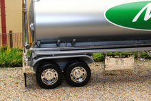 Load image into Gallery viewer, WEL32632RMT Welly 1:32 Scale Volvo FH12 Lorry Milk Tanker in Red and Silver