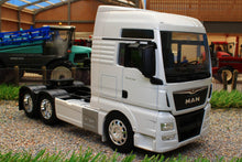 Load image into Gallery viewer, WEL32650LW WELLY 132 SCALE MAN TGX 6X4 LORRY IN WHITE