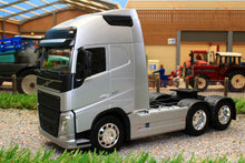 Load image into Gallery viewer, WEL32690LS WELLY 132 SCALE VOLVO FH 6X2 LORRY IN SILVER