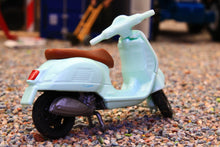 Load image into Gallery viewer, 1296 Siku 1:32 Scale Vespa 125 Gts Scooter