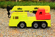 Load image into Gallery viewer, 1326 Siku 1:87 Scale Hydraulic Crane Truck