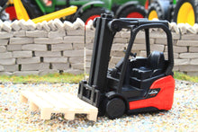 Load image into Gallery viewer, 1331 Siku Small Scale Linde Xi16 Forklift Truck
