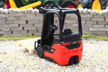 Load image into Gallery viewer, 1331 Siku Small Scale Linde Xi16 Forklift Truck