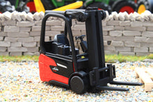 Load image into Gallery viewer, 1331 Siku Small Scale Linde Xi16 Forklift Truck
