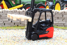 Load image into Gallery viewer, 1331 Siku Small Scale Linde Xi16 Forklift Truck