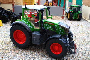 3224 Siku Christmas Tractor Fendt 728 Vario with Santa Driver Figure