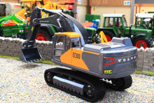 Load image into Gallery viewer, 3564 Siku 1:50 Scale Volvo EC300 Hydraulic Excavator