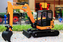 Load image into Gallery viewer, 43013 BRITAINS JCB MIDI DIGGER 86C-1 ON TRACKS