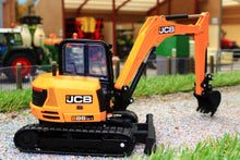 Load image into Gallery viewer, 43013 BRITAINS JCB MIDI DIGGER 86C-1 ON TRACKS