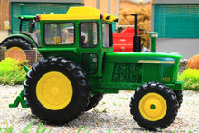 Load image into Gallery viewer, 43362 Britains John Deere 4020 Tractor with Cab