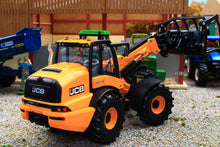 Load image into Gallery viewer, 43372 Britains JCB TM420S Loader