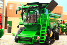 Load image into Gallery viewer, Britains 1:32 scale John Deere S7 900 tracked combine harvester model in green with detailed cab ladder grain tank and rubber tracks