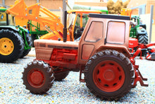 Load image into Gallery viewer, 43393(W) Weathered Britains David Brown 1410 4WD Tractor)