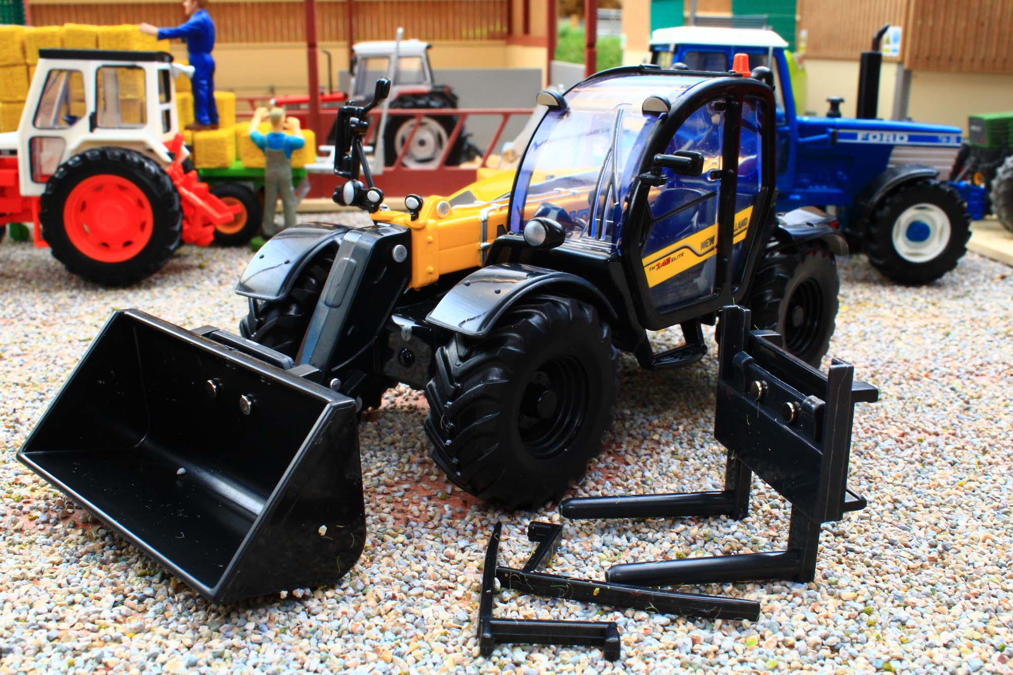 43395 Britains New Holland TH 7.42 Telehandler NOW IN! – Brushwood