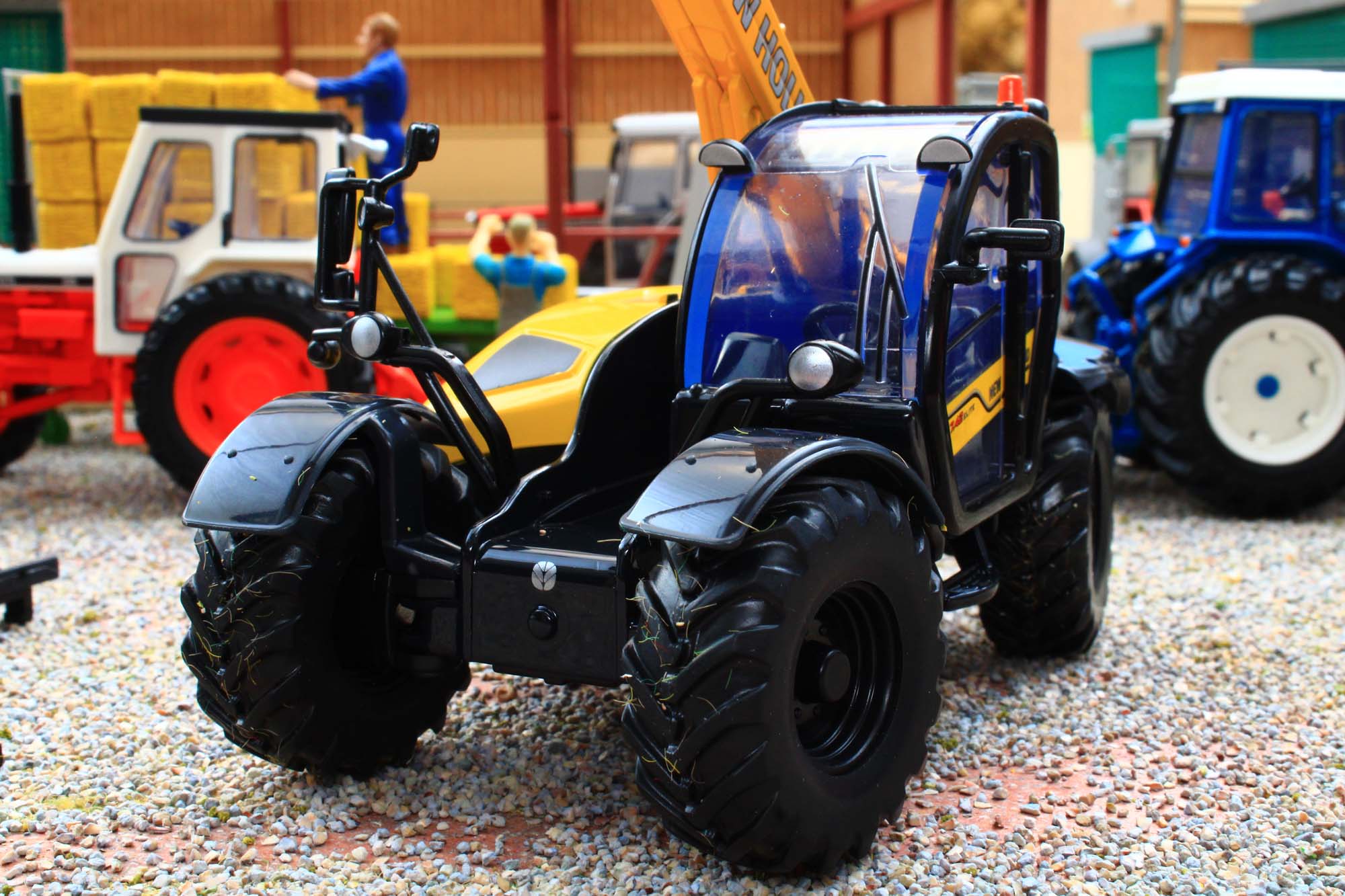 43395 Britains New Holland TH 7.42 Telehandler – Brushwood Toys