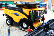 Load image into Gallery viewer, 43403 Britains New Holland CR11 &#39;Prestige Collection&#39; Combine