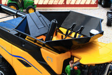 Load image into Gallery viewer, 43403 Britains New Holland CR11 &#39;Prestige Collection&#39; Combine