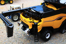 Load image into Gallery viewer, 43403 Britains New Holland CR11 &#39;Prestige Collection&#39; Combine