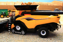 Load image into Gallery viewer, 43403 Britains New Holland CR11 &#39;Prestige Collection&#39; Combine