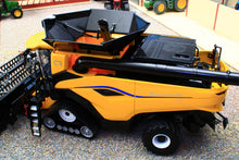 Load image into Gallery viewer, 43403 Britains New Holland CR11 &#39;Prestige Collection&#39; Combine