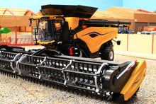 Load image into Gallery viewer, 43403 Britains New Holland CR11 &#39;Prestige Collection&#39; Combine