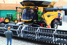 Load image into Gallery viewer, 43403 Britains New Holland CR11 &#39;Prestige Collection&#39; Combine