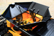 Load image into Gallery viewer, 43403 Britains New Holland CR11 &#39;Prestige Collection&#39; Combine