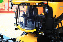 Load image into Gallery viewer, 43403 Britains New Holland CR11 &#39;Prestige Collection&#39; Combine