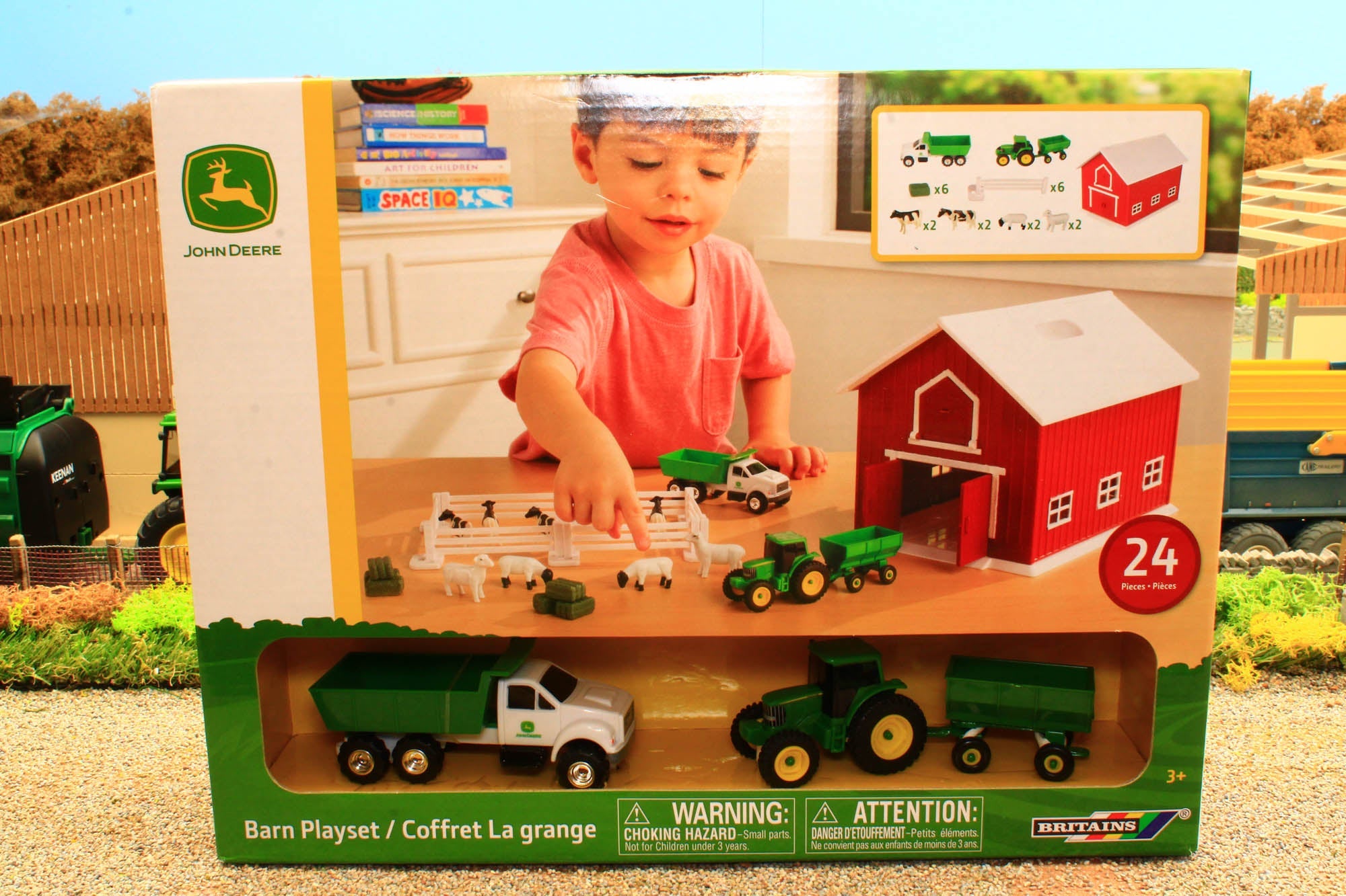 Coffret Ferme 1:32 avec tracteur NEW HOLLAND, bâtiment, tour silo à Coffret Ferme 1:32 avec tracteur NEW HOLLAND, bâtiment, tour silo à