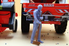 Load image into Gallery viewer, PYO626 Figure 1:32 Scale - Man with Broom (Requires Painting)