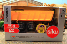 Load image into Gallery viewer, 6780 Siku 1:32 Scale Radio Control Twin Axled Tipping Trailer