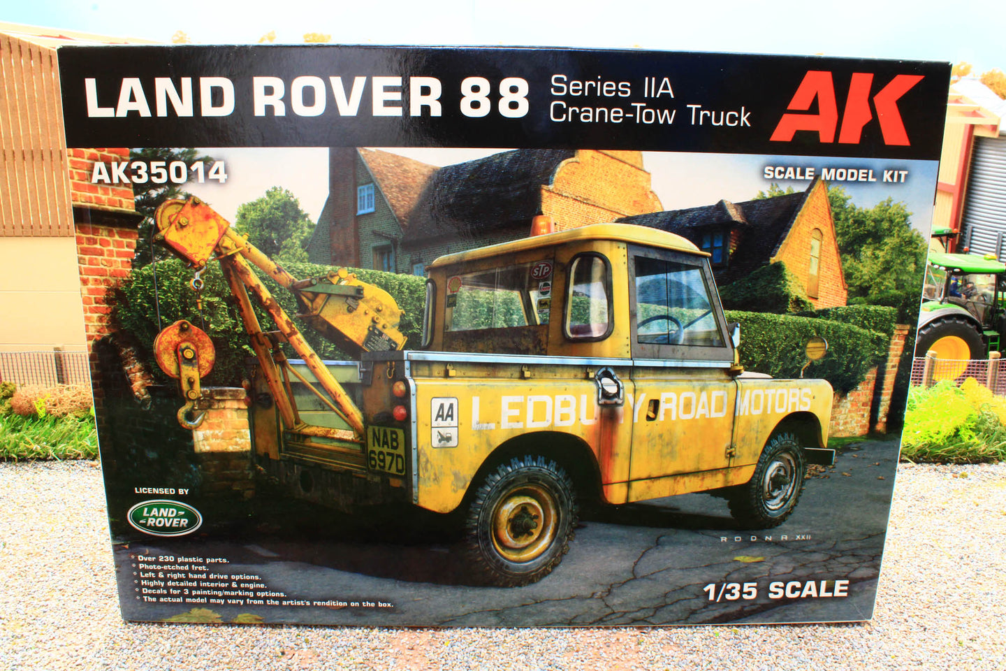 AKI35014 AK 135 Scale Land Rover 88 Series IIA Crane Tow Truck Kit