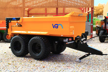 Load image into Gallery viewer, AT3200148 AT Collections 1:32 Scale VGM Rocky 24 Tipper Trailer in Yellow and Black Limited Edition
