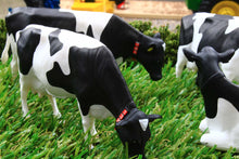 Load image into Gallery viewer, AT3200503 AT Collections 1:32 Scale Holstein Friesian Cattle x 4 Very Realistic