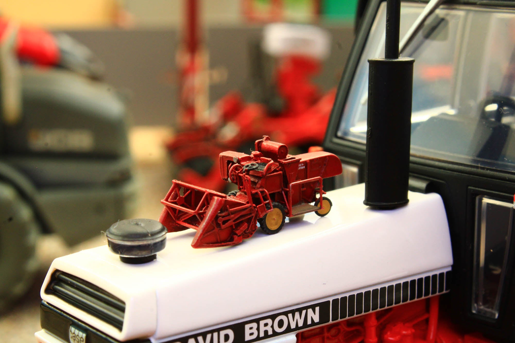 Mf830 ATT322018 ARTITEC 1:220 Scale Massey Ferguson MF830 Combine Harvester ...