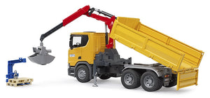 B03551 Bruder Scania Super 560R construction site truck with crane and 2 pallets