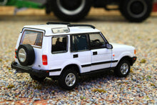 Load image into Gallery viewer, BMC64BO192R BMC 1:64 Scale Land Rover Discovery 1 1998 in White