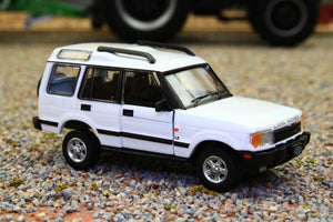 BMC64BO192R BMC 1:64 Scale Land Rover Discovery 1 1998 in White