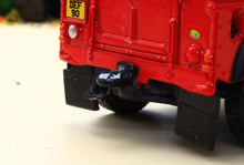 Load image into Gallery viewer, BROKEN Britains 1:32 Scale Land Rover Defender SNAPPED HITCH AS SHOWN