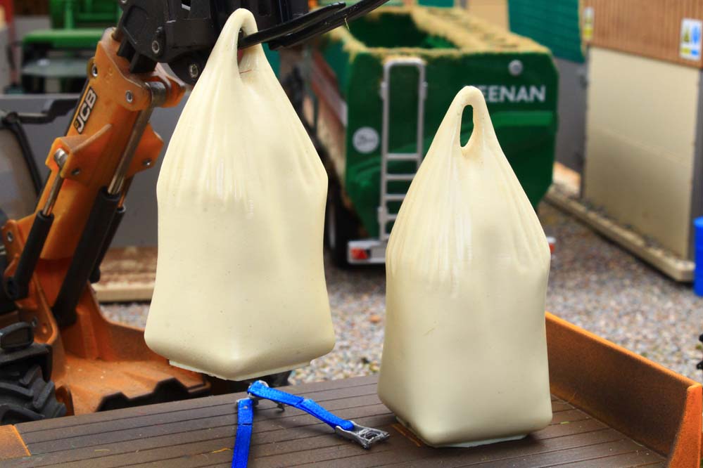 BT3084 Large Loader Ready Dumpy Bags (Set of 2) – Brushwood Toys