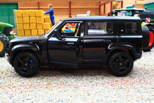 Load image into Gallery viewer, BUR21101K BURAGO 1:24 Scale Land Rover Defender 110 in Black