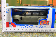 Load image into Gallery viewer, BUR30471S Burago 1:43 Scale Land Rover Defender 110 Silver Bronze