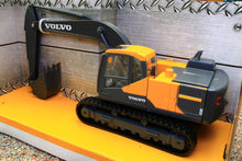 Load image into Gallery viewer, BUR32086 Burago 1:50 Scale Volvo EC220E Excavator